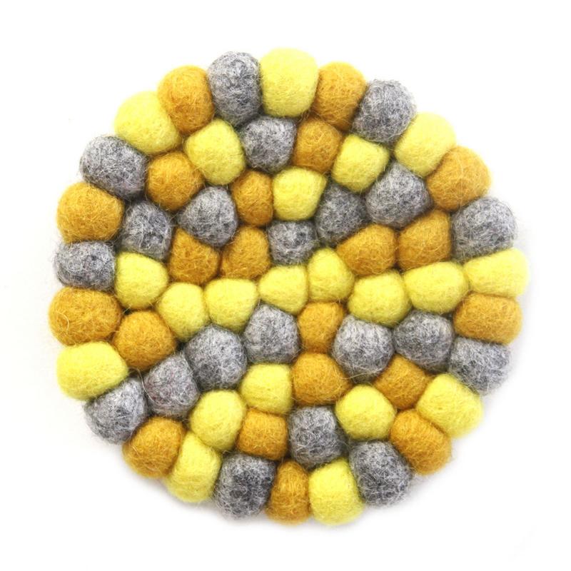 Sous-verres en feutre fabriqués à la main du Népal : paquet de 4, Chakra Yellows - Global Groove (T)