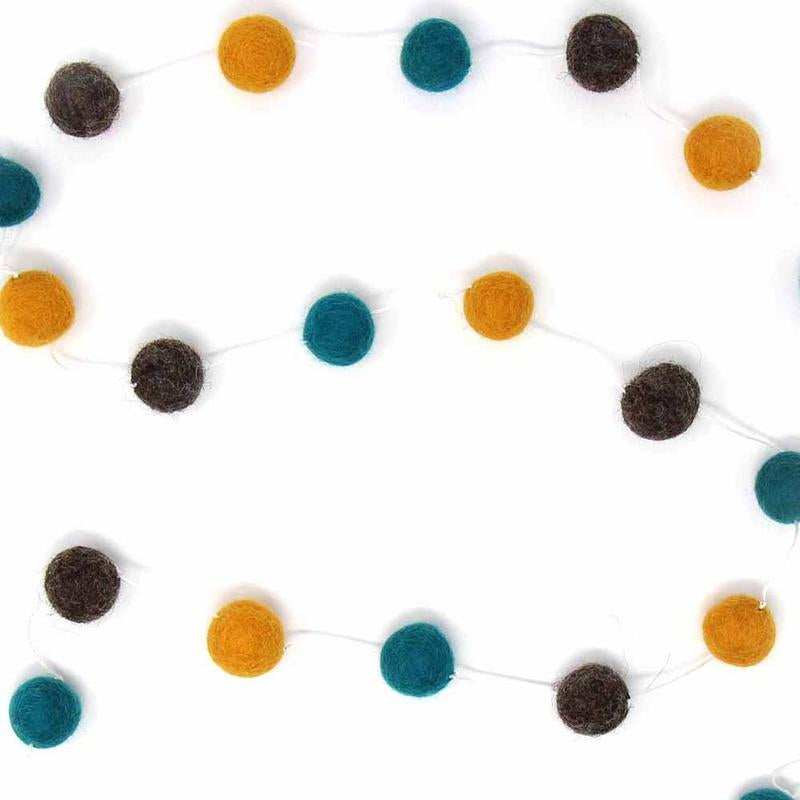 Feutre fabriqué à la main du Népal : guirlandes de pompons, bleu/gris/jaune