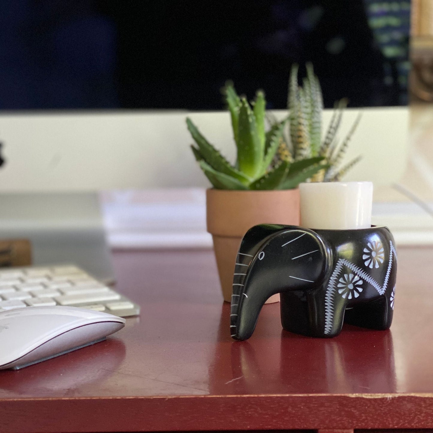 Elephant Soapstone fyrfadslys - sort finish med etch design