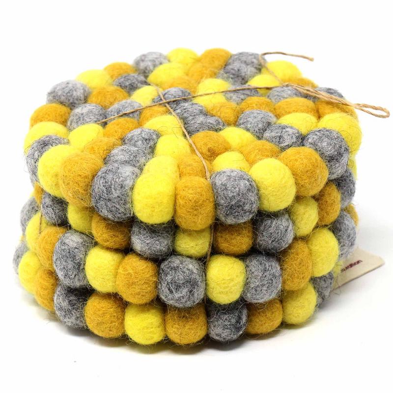 Sous-verres en feutre fabriqués à la main du Népal : paquet de 4, Chakra Yellows - Global Groove (T)