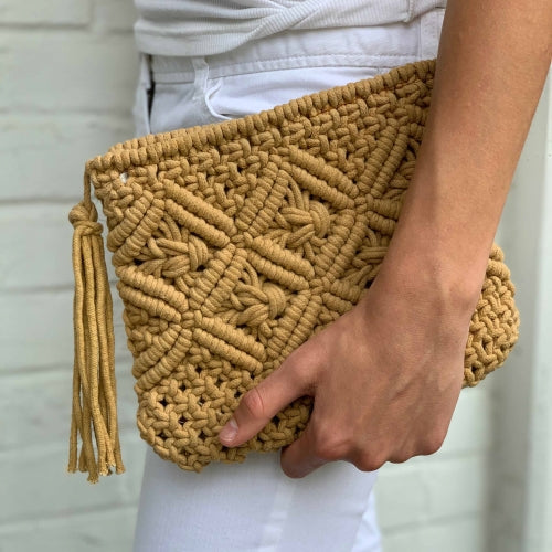 Pochette en macramé avec pompon, beige