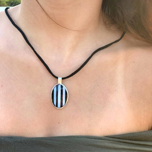 Pendentif, ormeau et bande noire