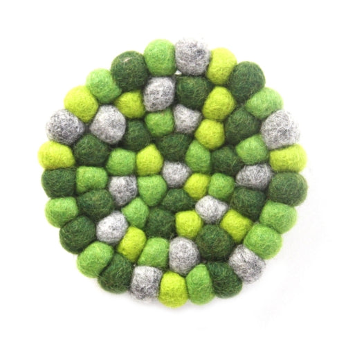 Dessous de plat en boules de feutre fabriqués à la main du Népal : Chakra rond, verts - Global Groove (T)