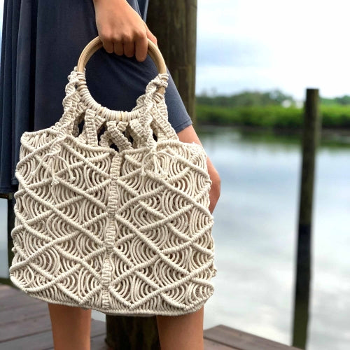 Sac en macramé avec poignée en bois