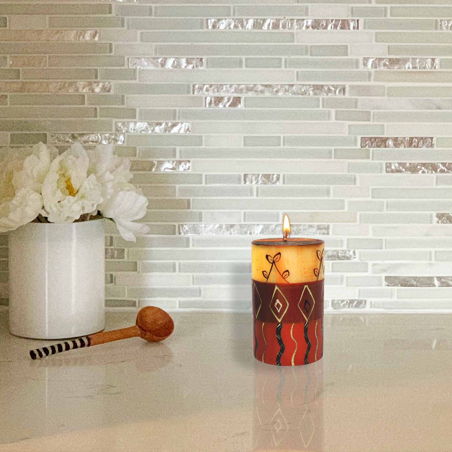 Bougie pilier peinte à la main dans une boîte unique - Bongazi Design - Nobunto