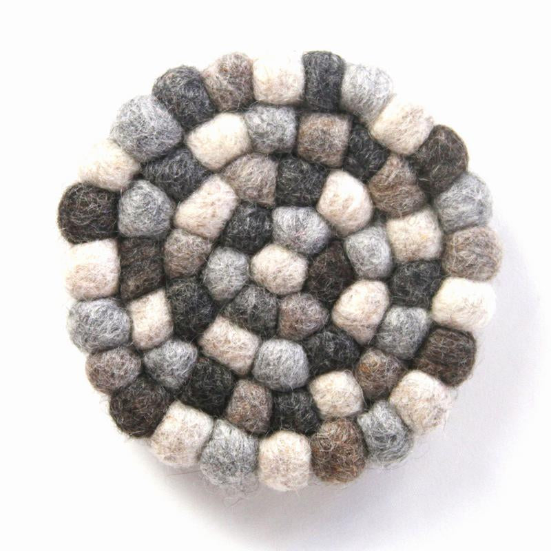 Sous-verres en feutre fabriqués à la main du Népal : paquet de 4, gris multicolores - Global Groove (T)