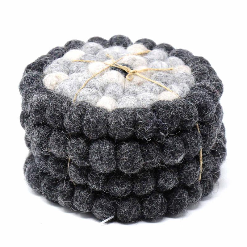 Sous-verres en feutre fabriqués à la main du Népal : paquet de 4, fleur noir/gris - Global Groove (T)