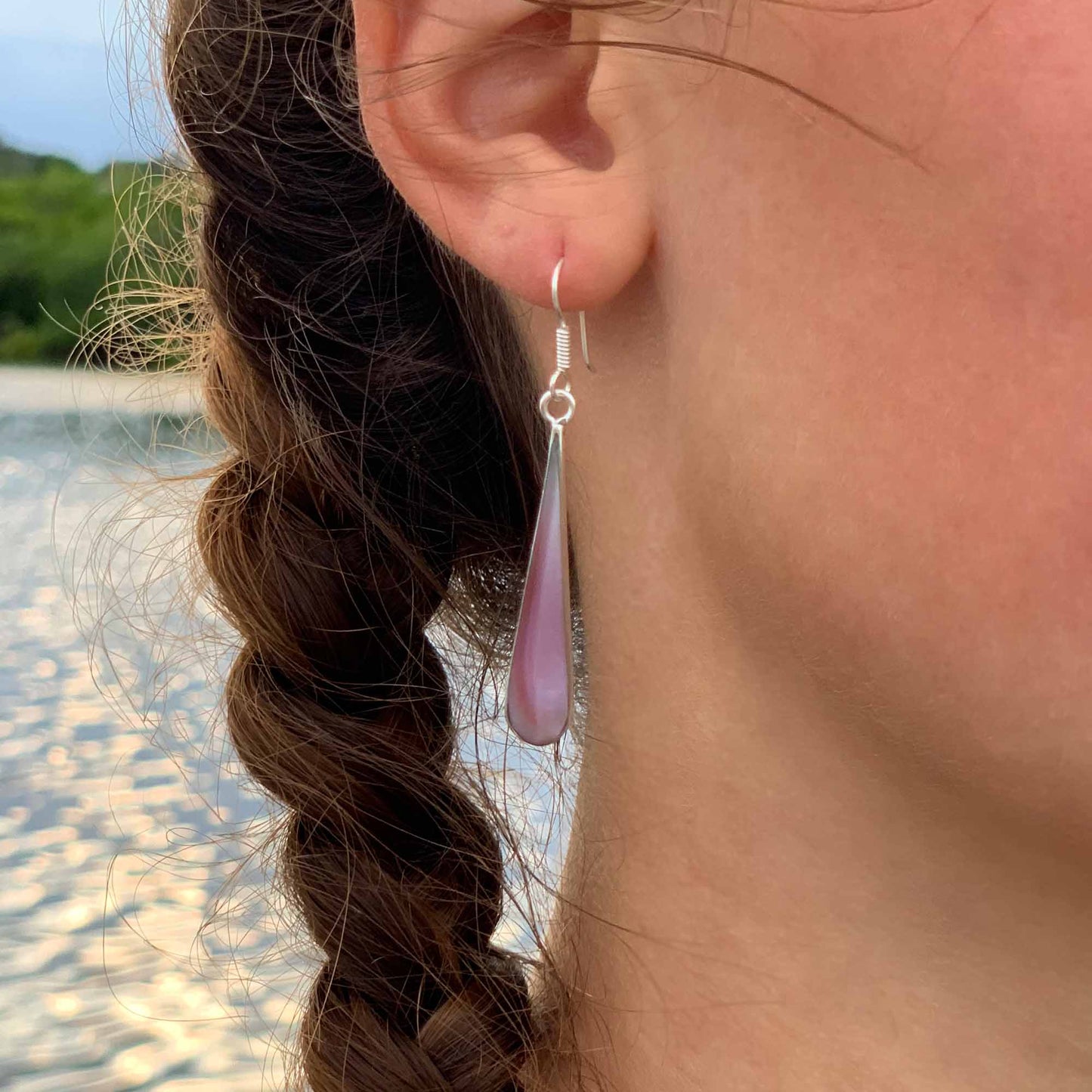 Boucles d'oreilles en forme de larme allongée en forme de coquille de palourde rose