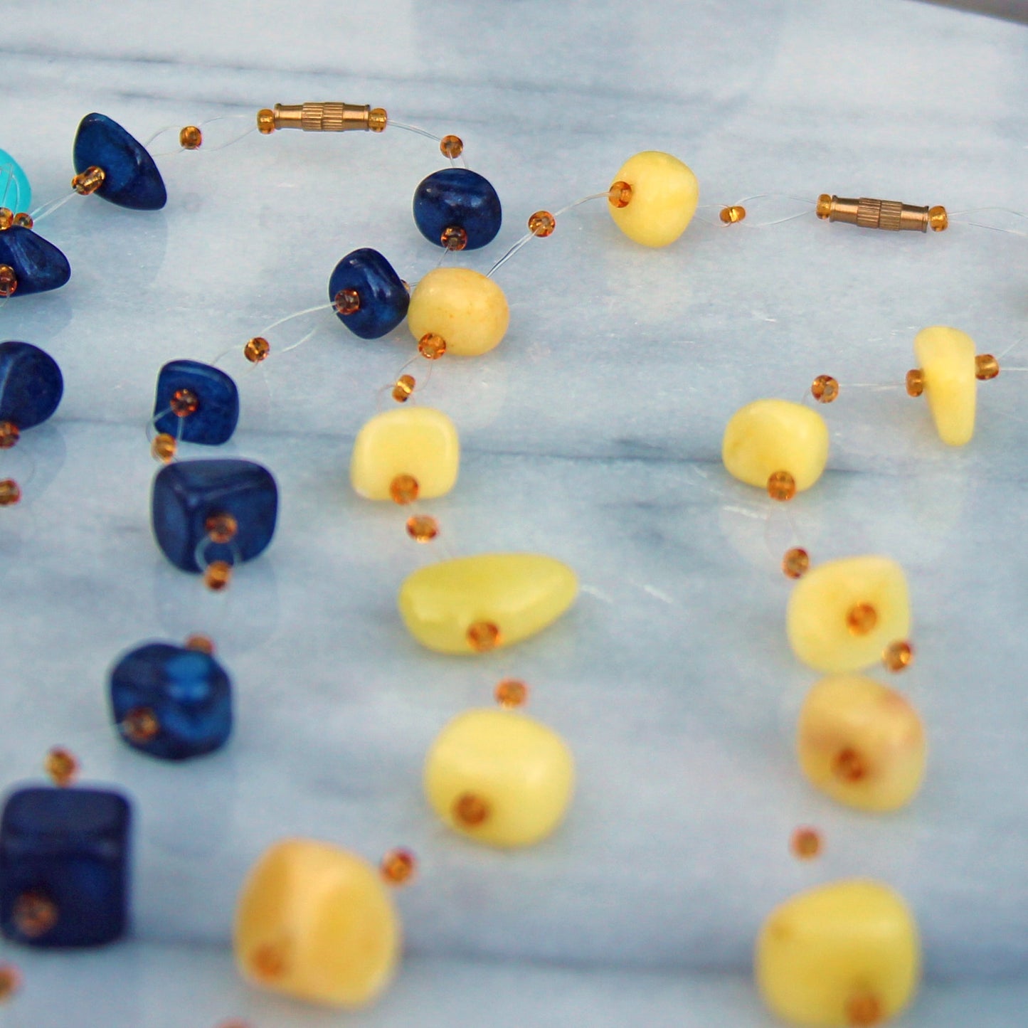 Collier de pierres flottantes et de perles Massaï, jaune