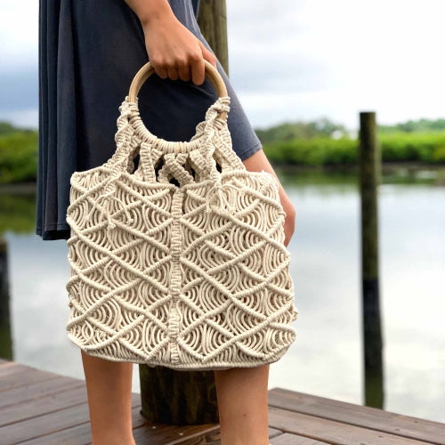 Sac en macramé avec poignée en bois