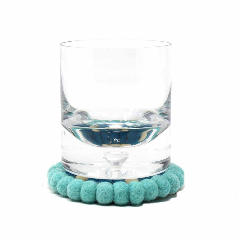Sous-verres en feutre fabriqués à la main du Népal : paquet de 4, fleur turquoise - Global Groove (T)