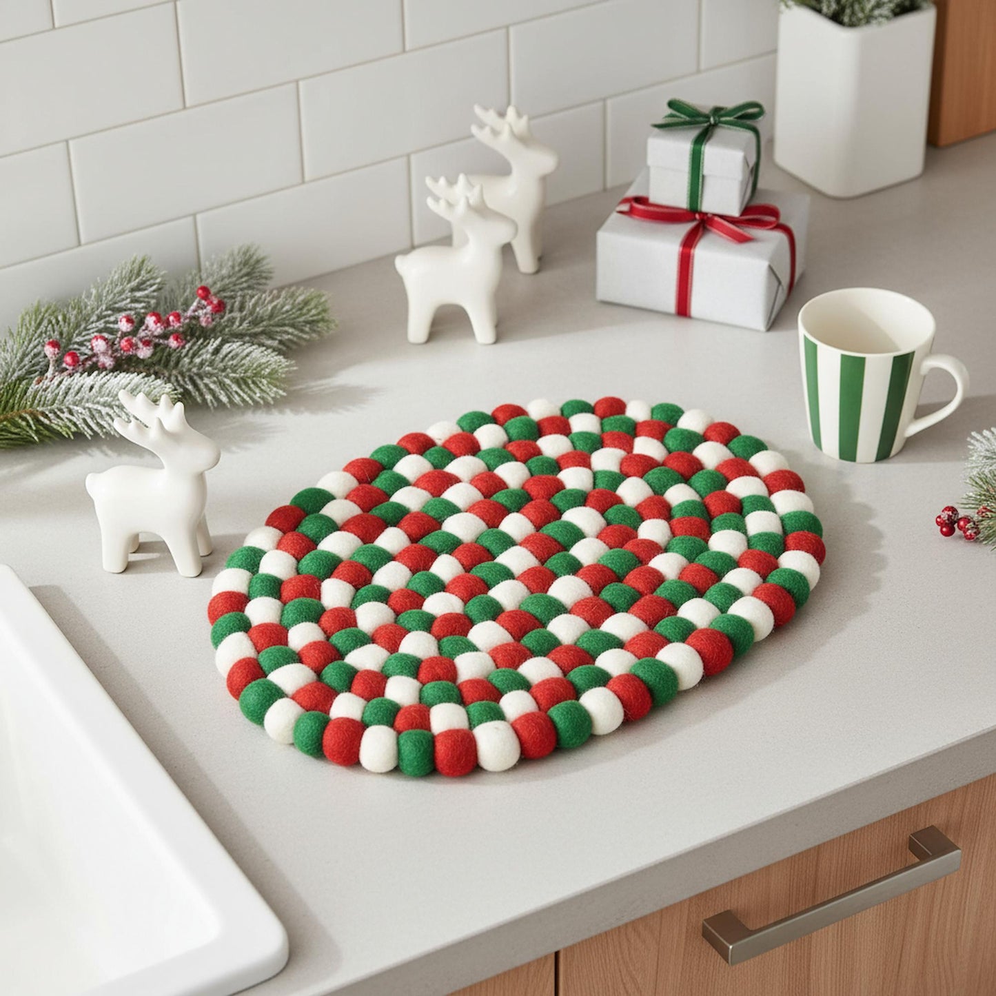 Felt Casserole Trivet, Classic Christmas
