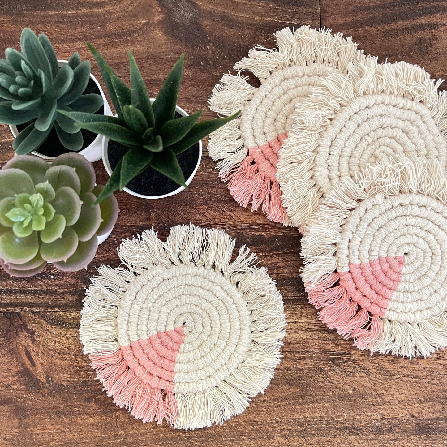 Macrame Coasters i blush med frynser, sæt med 4