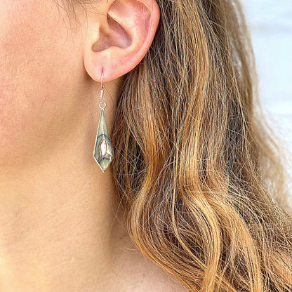 Boucles d'oreilles pendantes en forme de diamant en ormeau