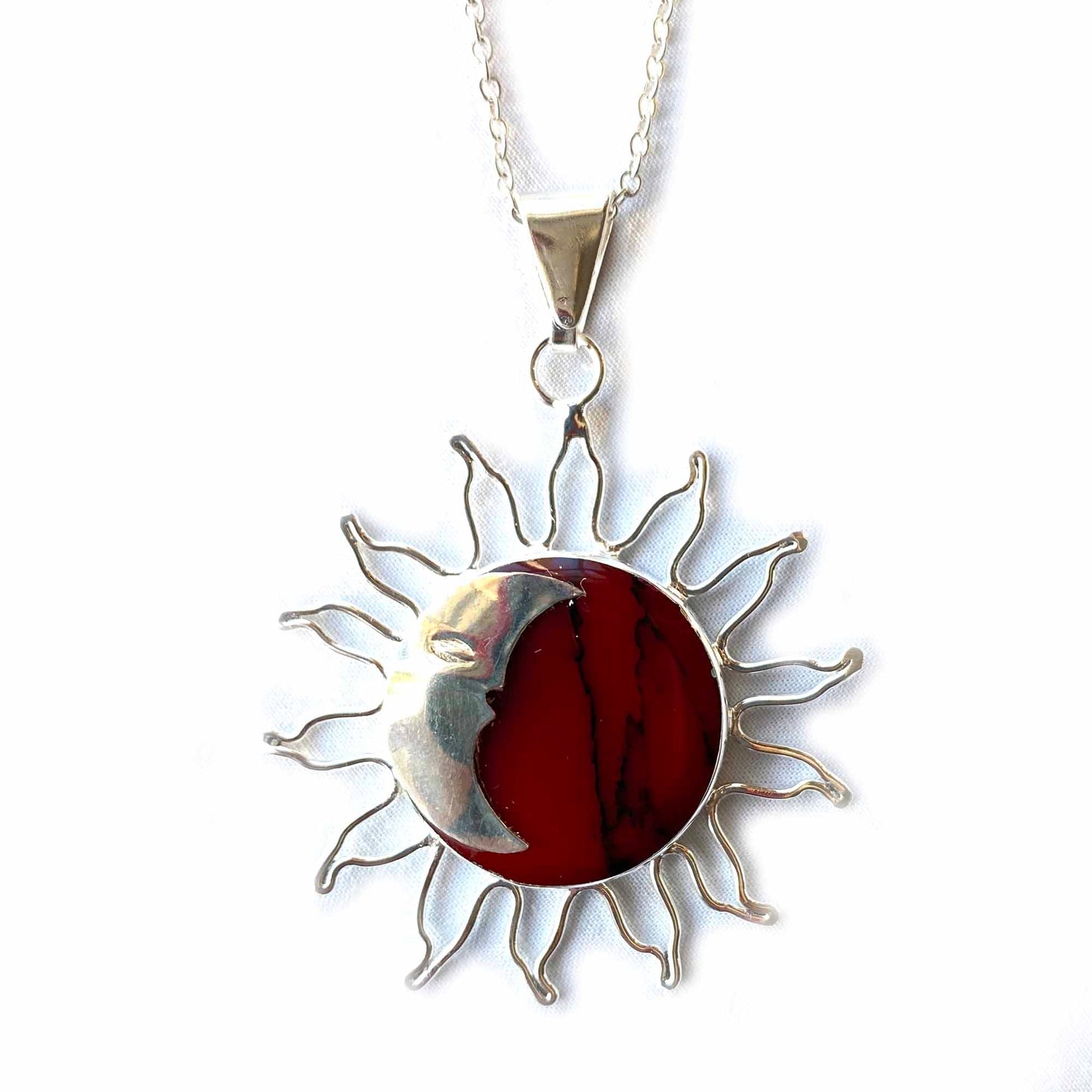 Pendentif Jaspe Rouge Soleil et Lune avec Chaîne