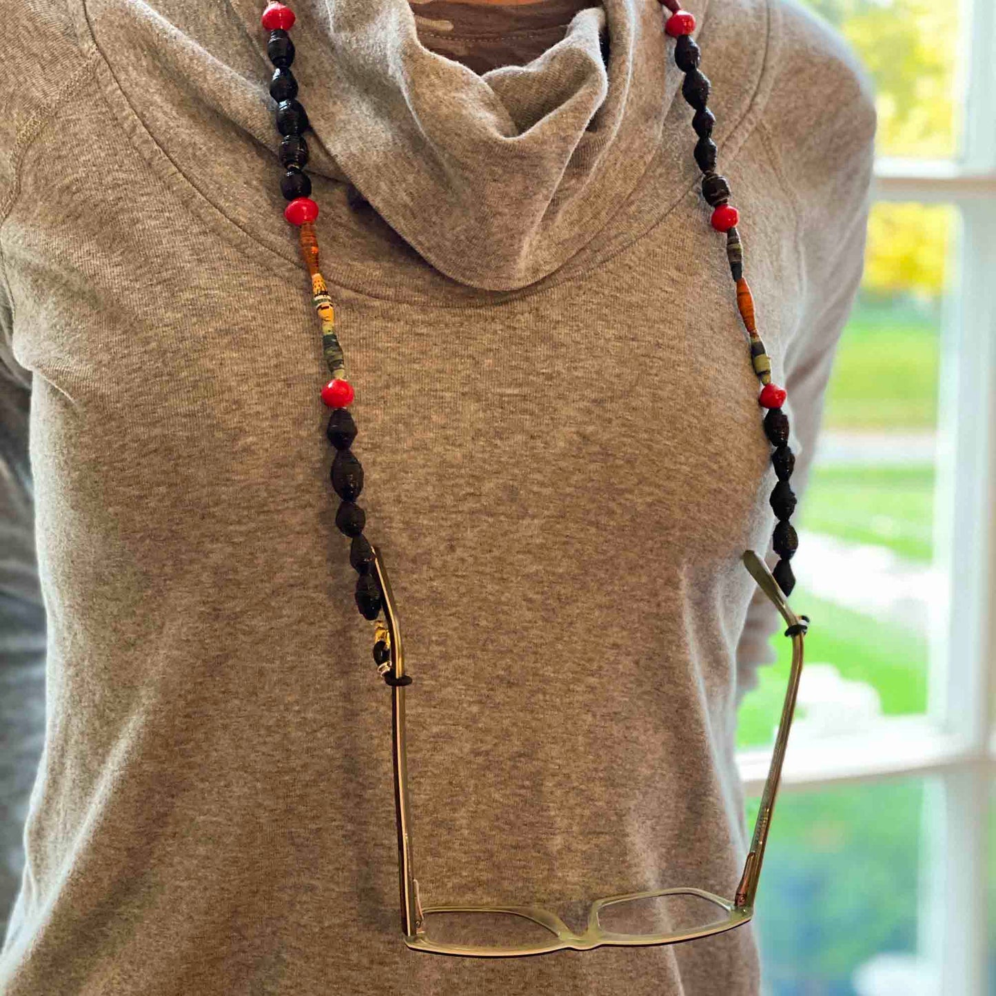 Chaîne de perles en papier pour masque facial/lunettes, noir et rouge