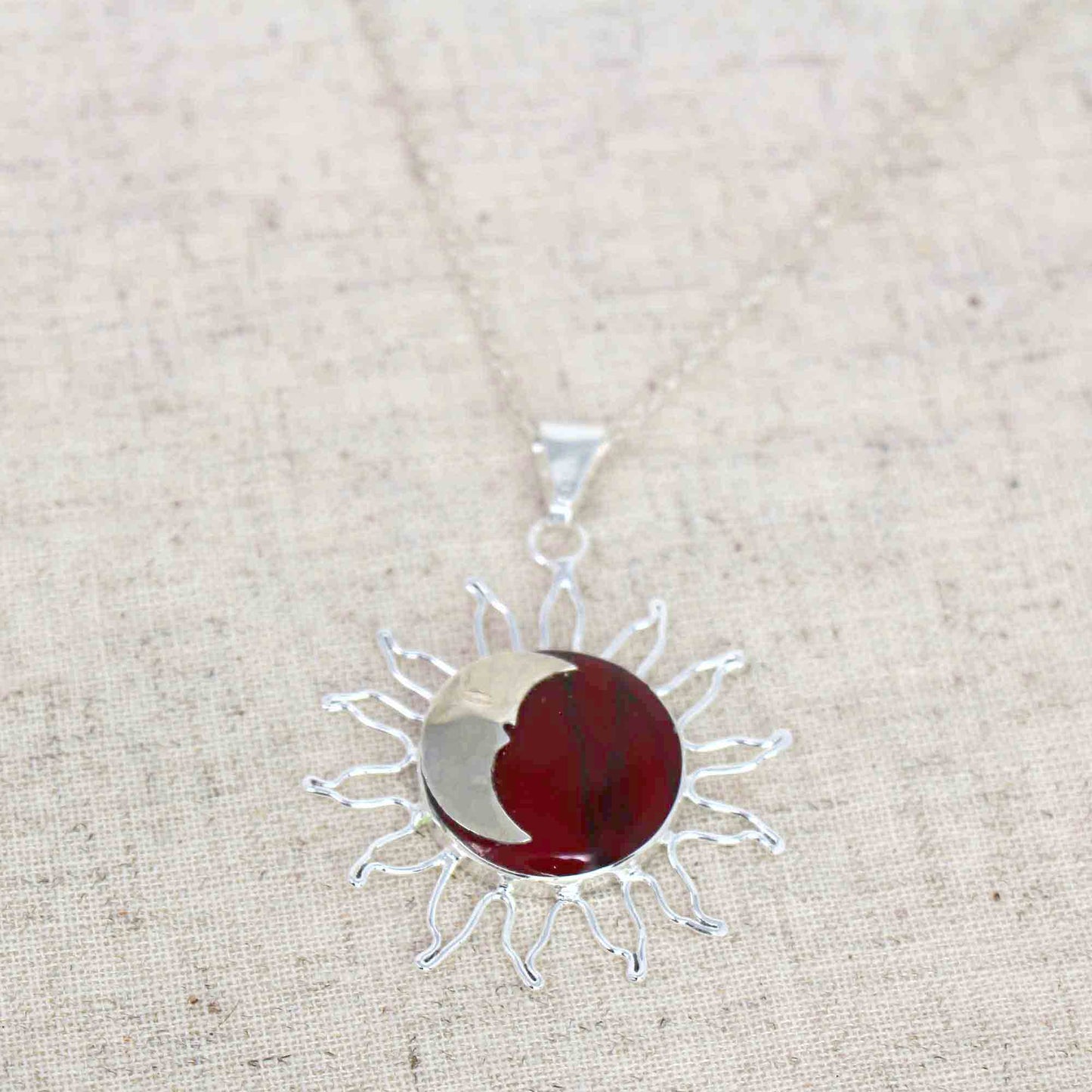 Pendentif Jaspe Rouge Soleil et Lune avec Chaîne