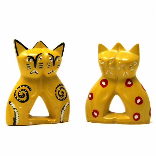 Sculpture de chats d'amour en stéatite de 4 pouces fabriquée à la main en jaune - Smolart