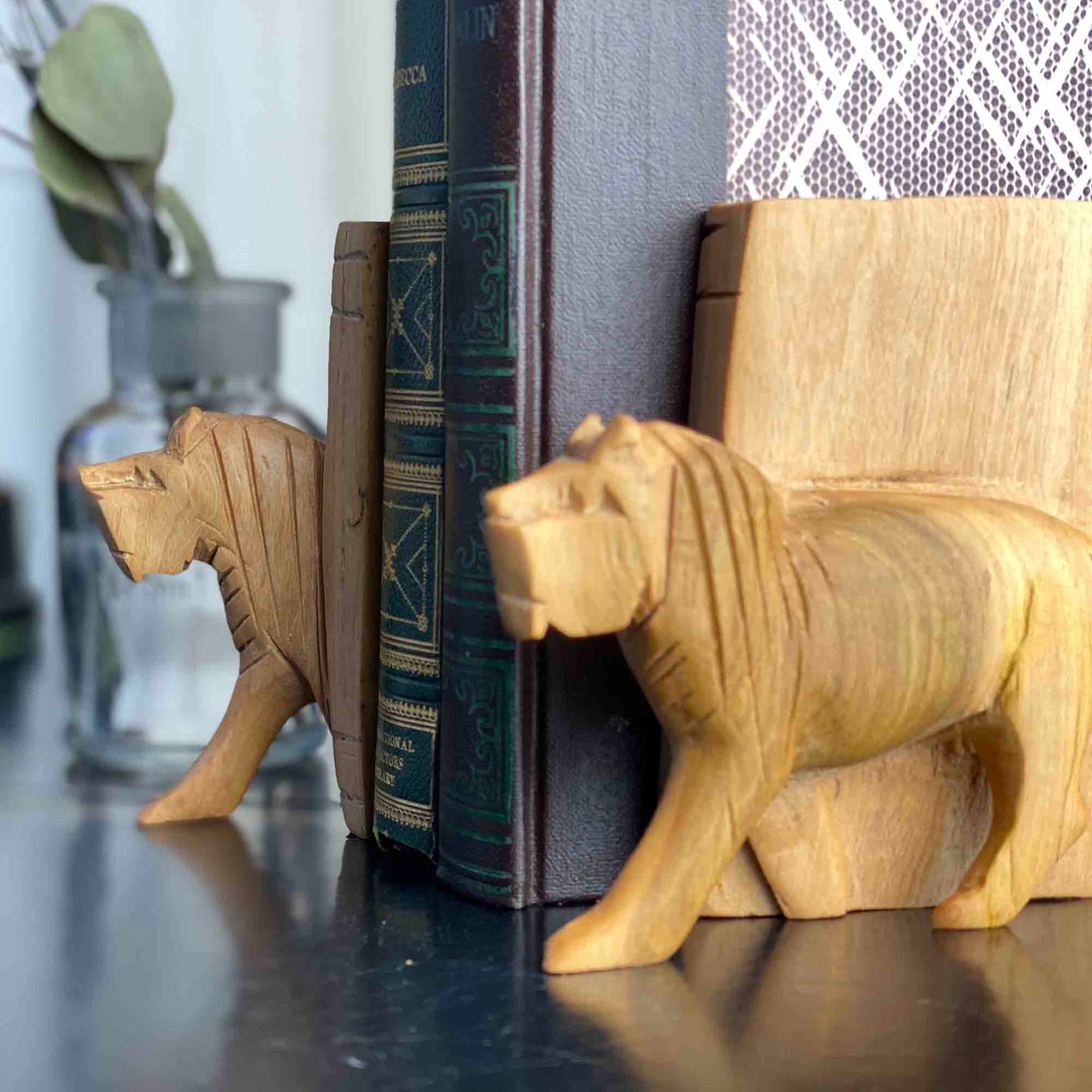 Serre-livres en forme de lion en bois sculpté, lot de 2