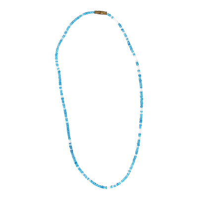 Collier de perles Maasai à brin unique, bleu avec perles d’accent blanc