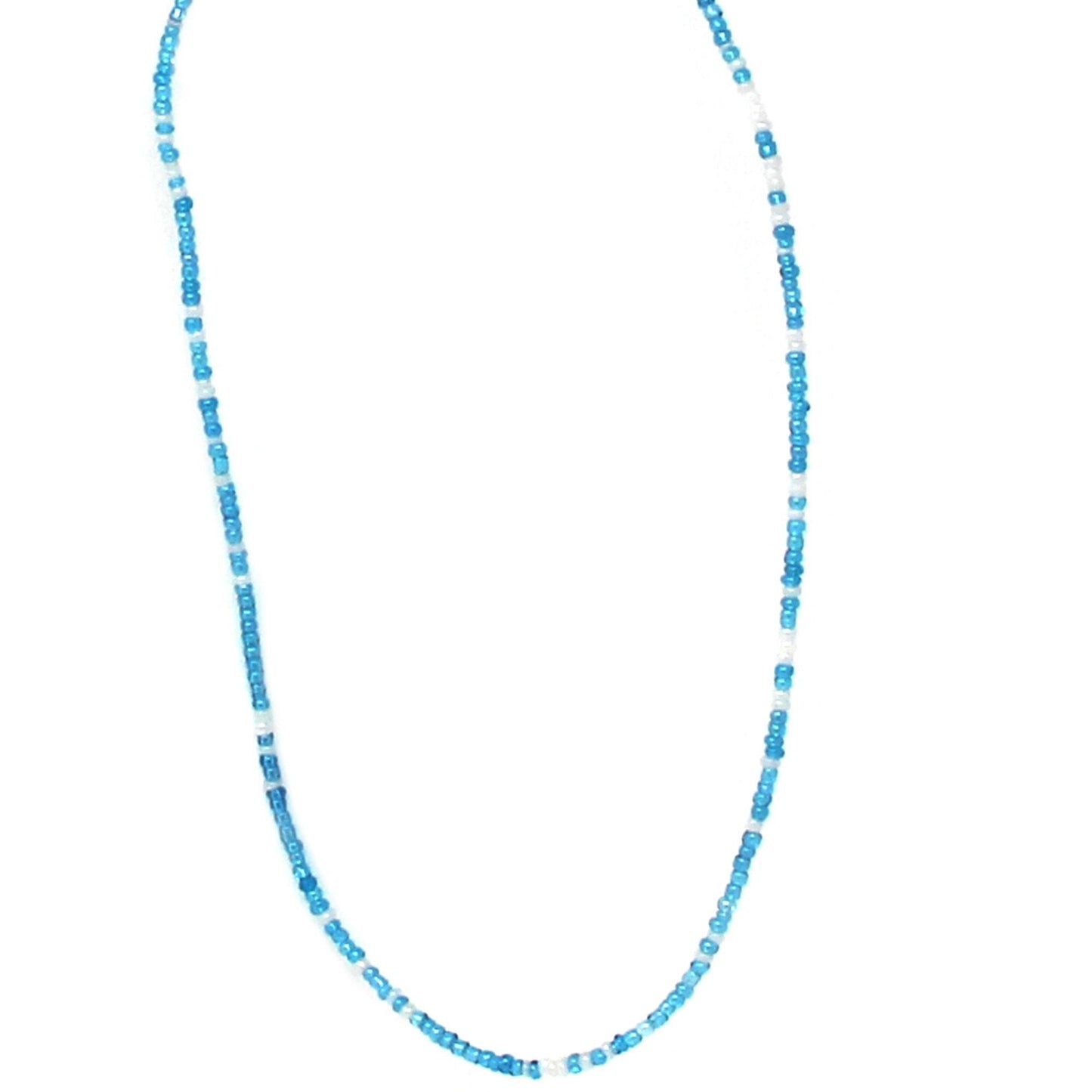 Collier de perles Maasai à brin unique, bleu avec perles d’accent blanc