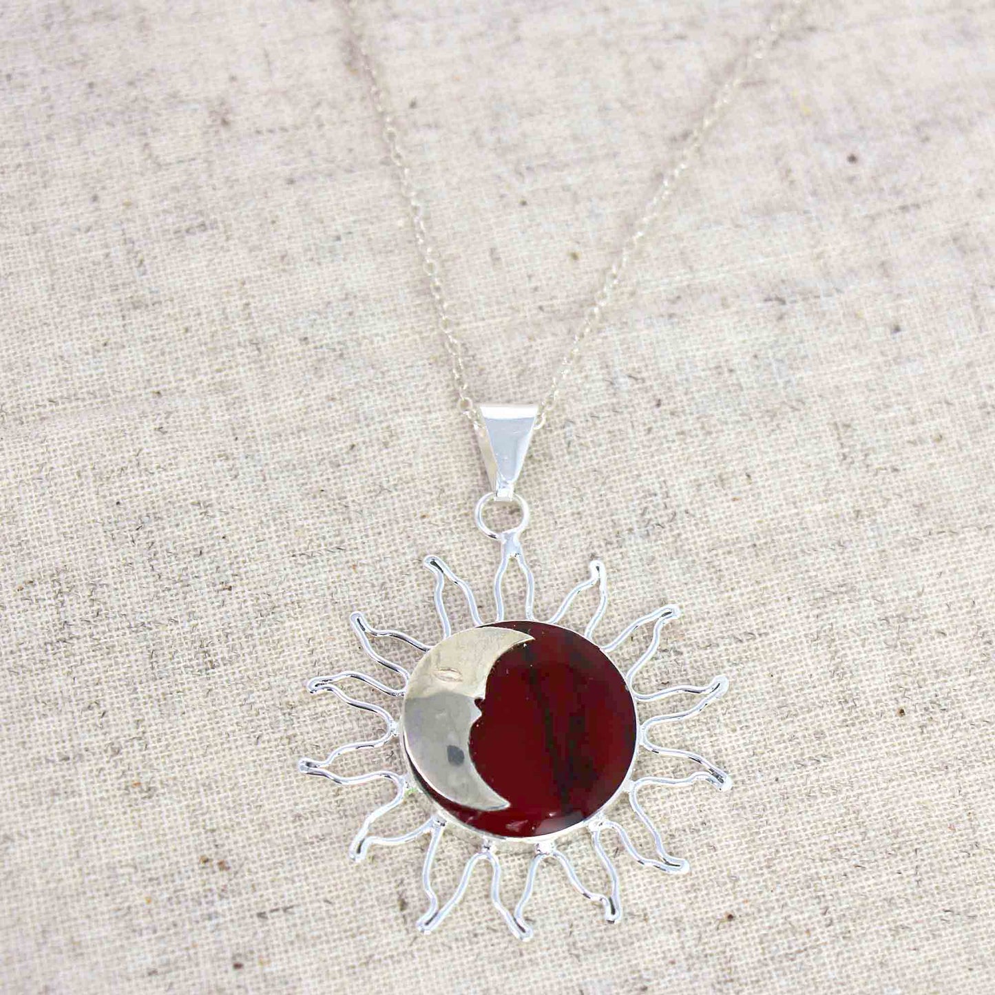 Pendentif Jaspe Rouge Soleil et Lune avec Chaîne